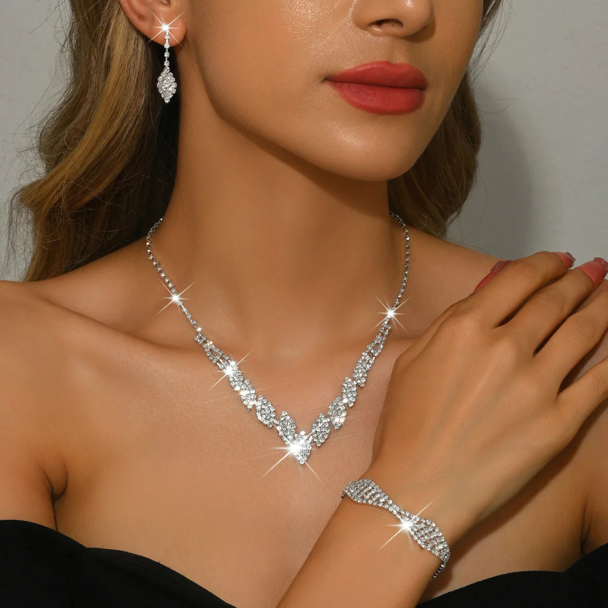 Elegant Clear Crystal Bridal Jewelry Set, Shiny Rhinestone V-Necklace & Bracelet Earring Set for Brides Evening Gift